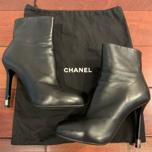 Chanel black CC ankle boots (size 39)